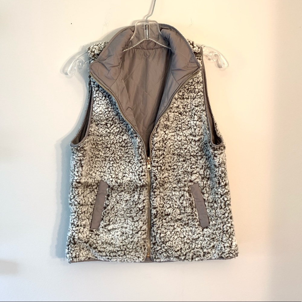 Reversible vest